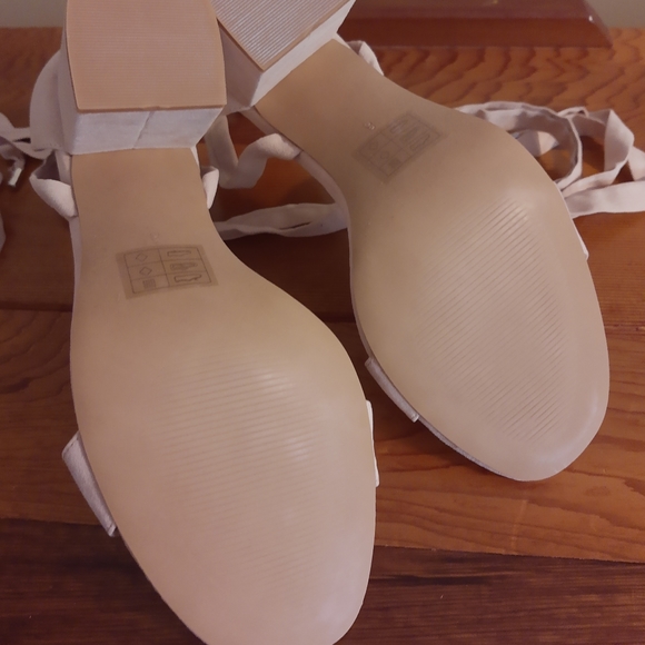 ASOS 10w pink faux suede chunky heel shoes - Picture 3 of 3